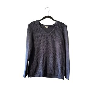 5/$25 Westport Petite Navy V Neck Sweater